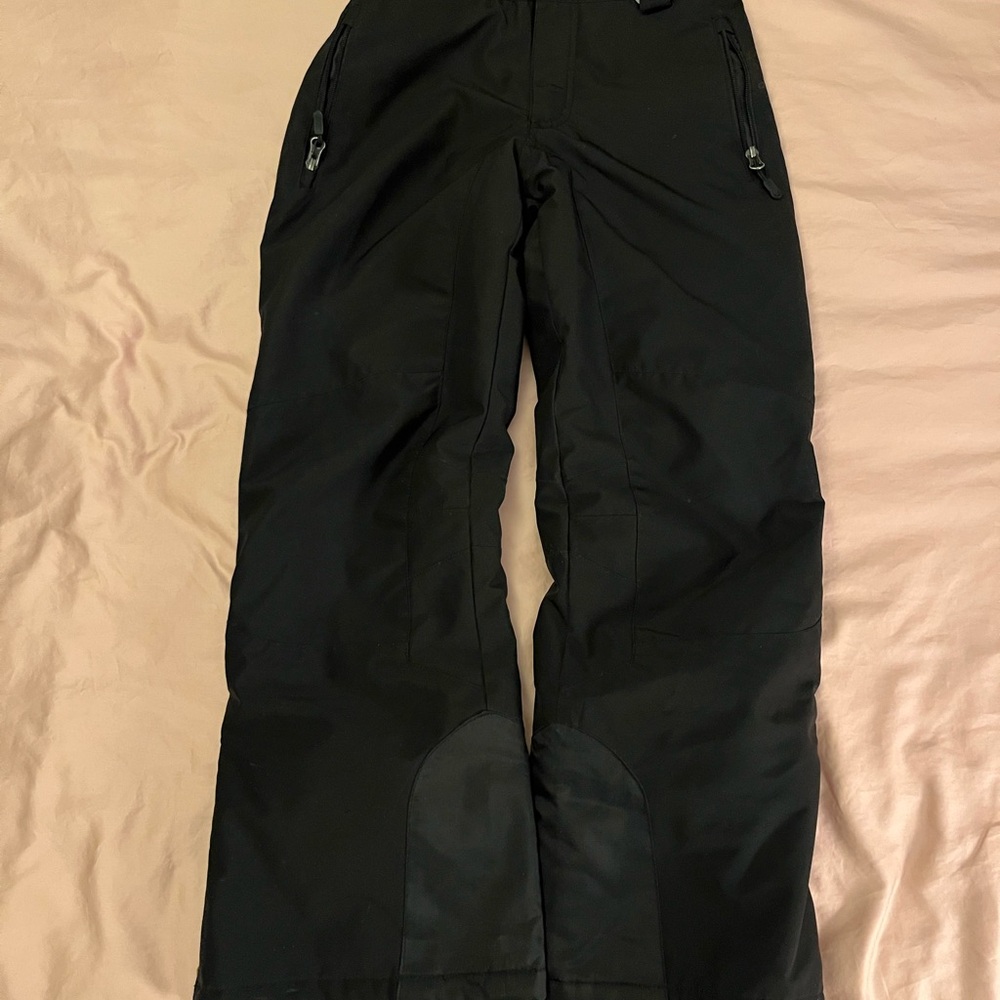 Kids snow pants. For playing in the snow or skiing.